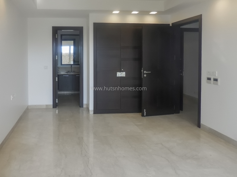 4 BHK Flat For Rent in Vasant Vihar