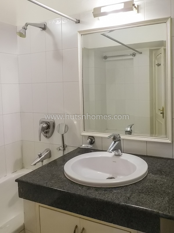 3 BHK Flat For Rent in Chanakyapuri