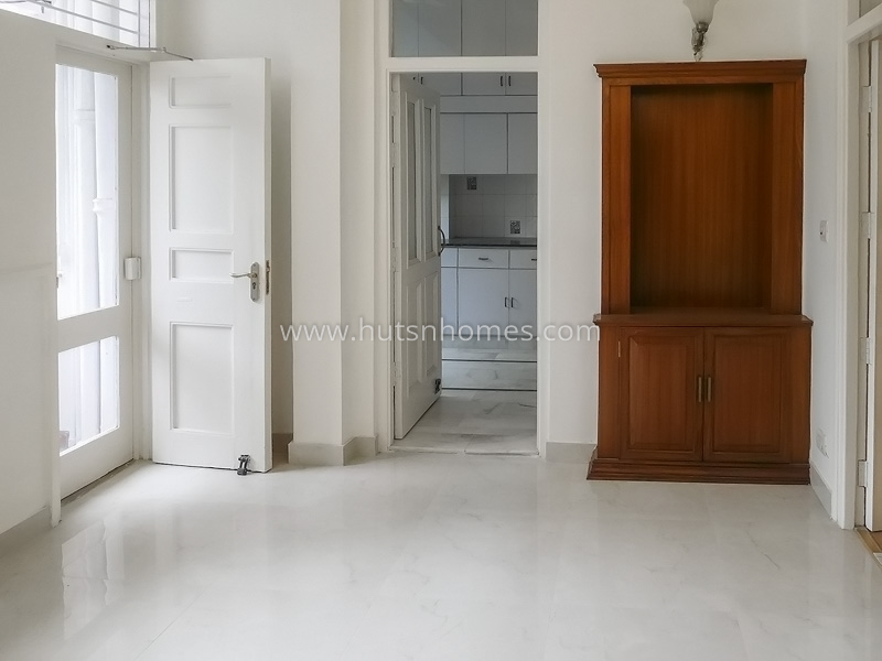 3 BHK Flat For Rent in Chanakyapuri