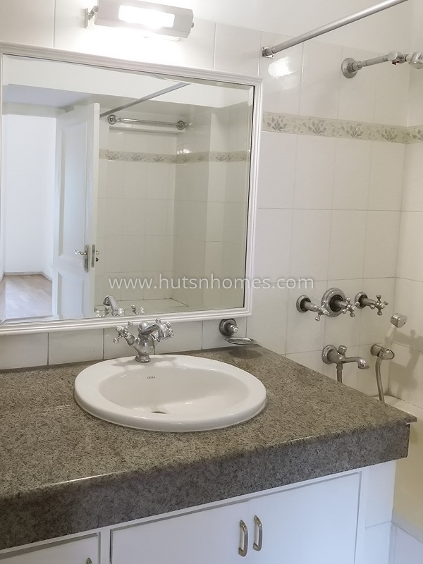 3 BHK Flat For Rent in Chanakyapuri