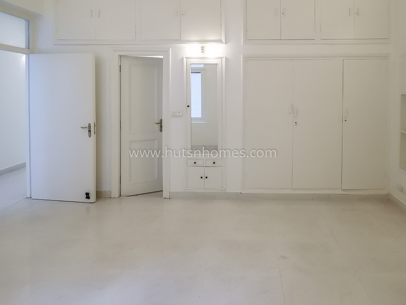 3 BHK Flat For Rent in Chanakyapuri