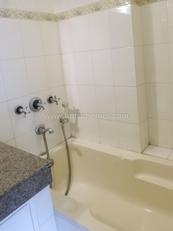 3 BHK Flat For Rent in Chanakyapuri