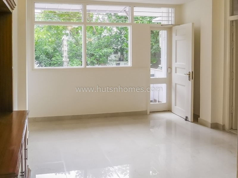 3 BHK Flat For Rent in Chanakyapuri