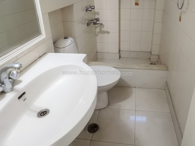 3 BHK Flat For Rent in Chanakyapuri