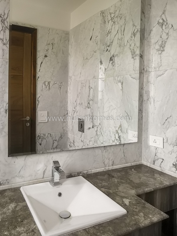 3 BHK Flat For Rent in Chanakyapuri