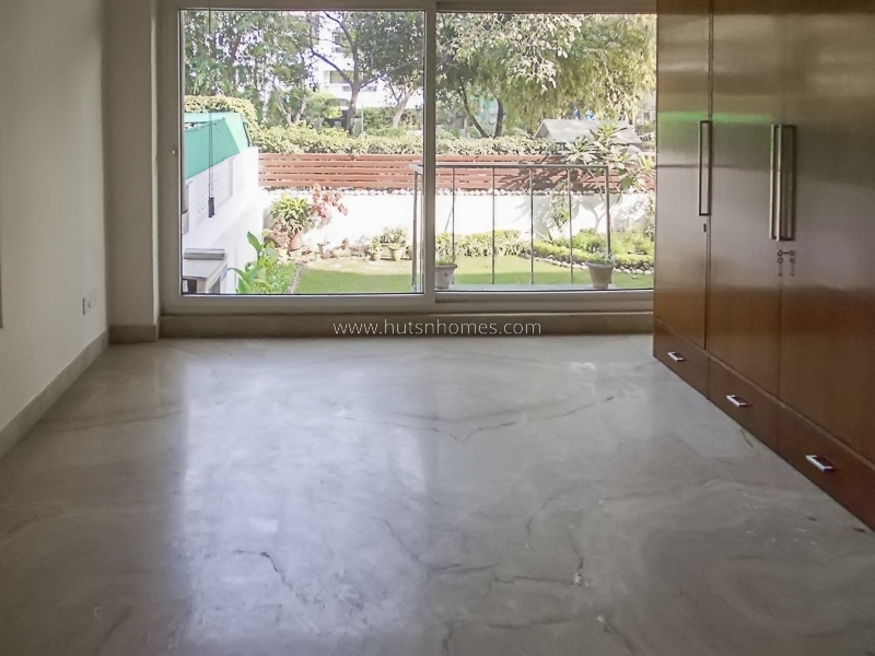 3 BHK Flat For Rent in Chanakyapuri