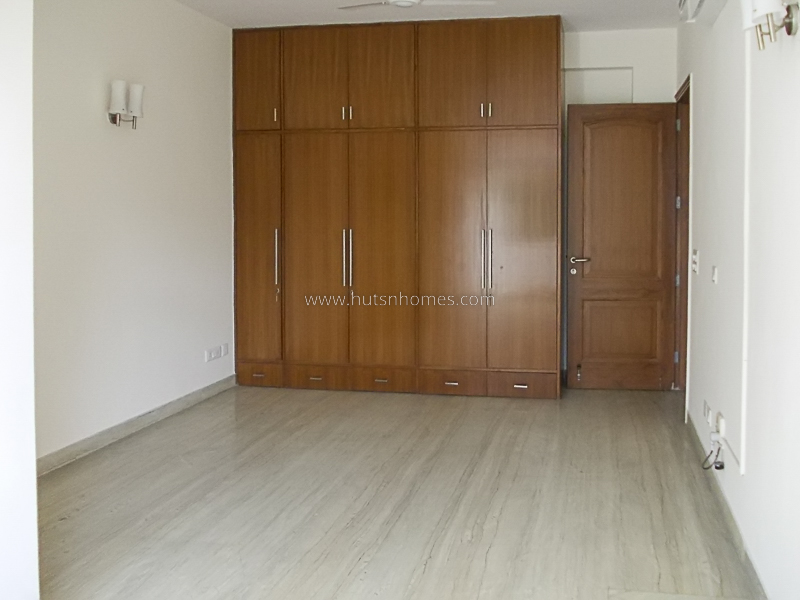 3 BHK Flat For Rent in Chanakyapuri
