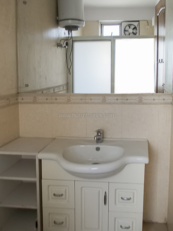 3 BHK Flat For Rent in Chanakyapuri