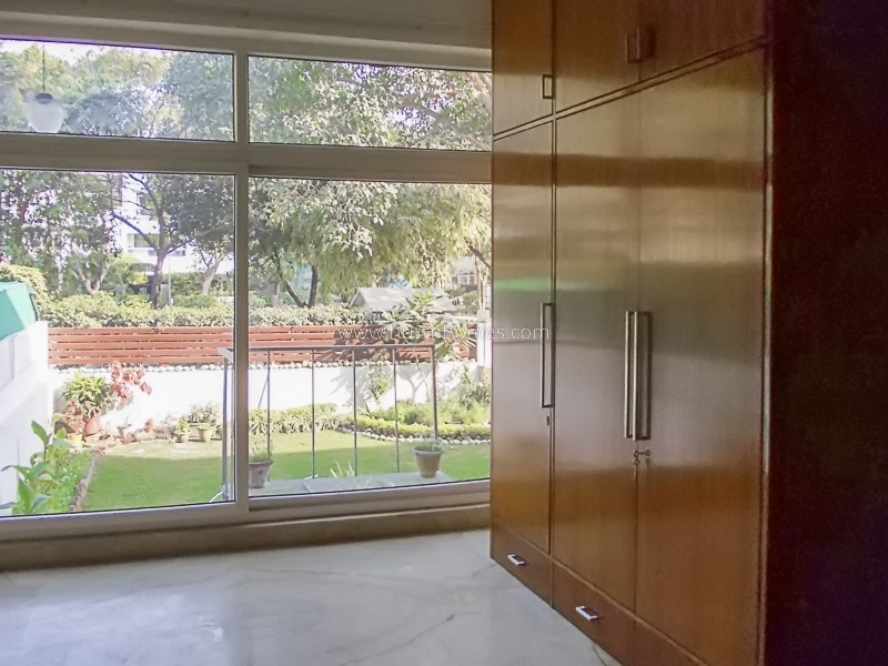 3 BHK Flat For Rent in Chanakyapuri