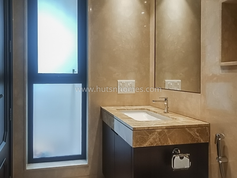 4 BHK Flat For Rent in Vasant Vihar