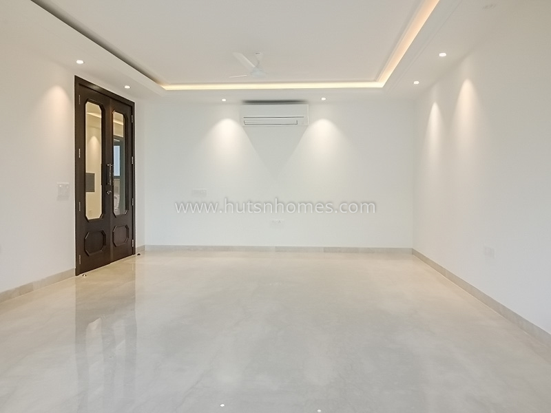 4 BHK Flat For Rent in Vasant Vihar