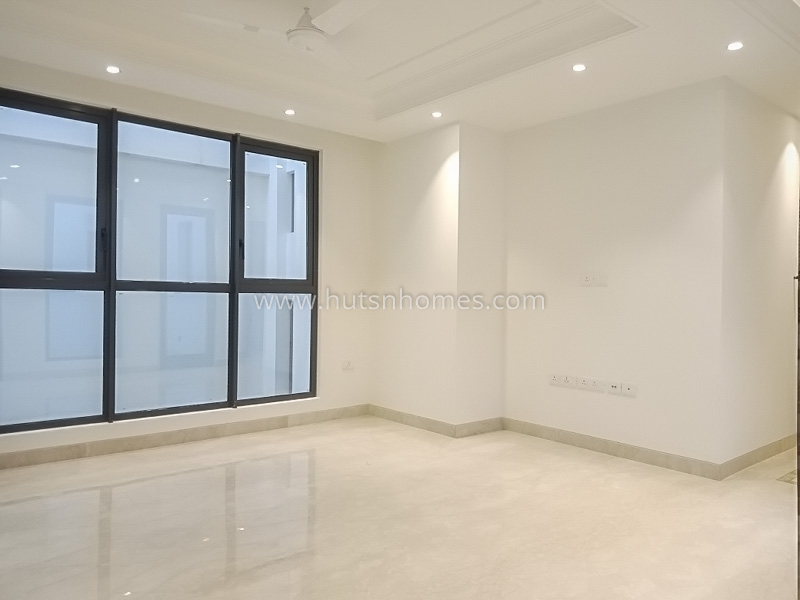 4 BHK Flat For Rent in Vasant Vihar