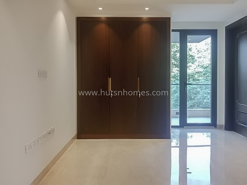 4 BHK Flat For Rent in Vasant Vihar