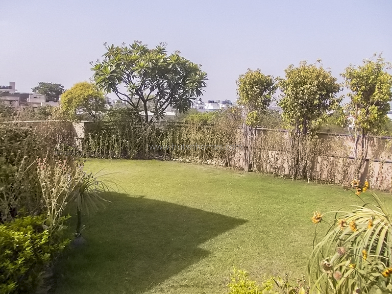 4 BHK Flat For Rent in Vasant Vihar