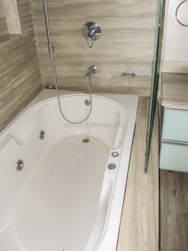 4 BHK Flat For Rent in Vasant Vihar