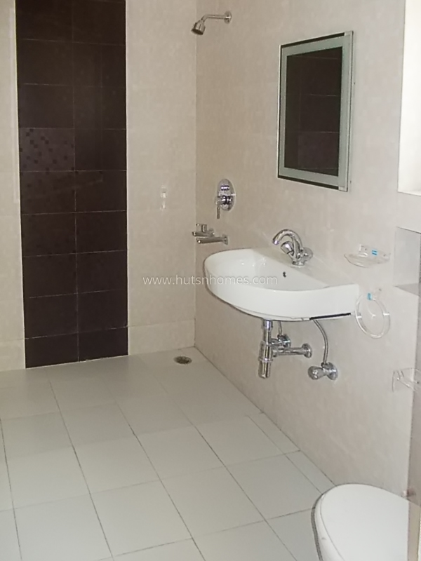 3 BHK Flat For Rent in Defence Colony