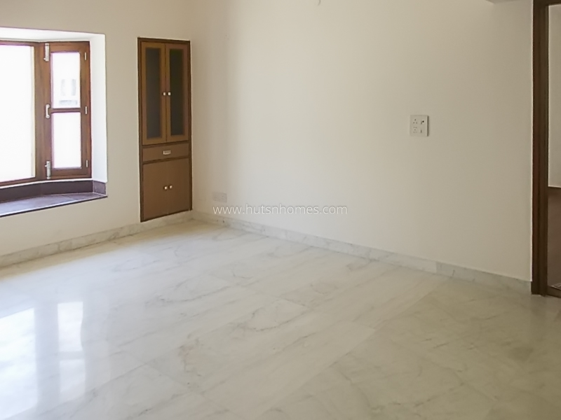 3 BHK Flat For Rent in Defence Colony