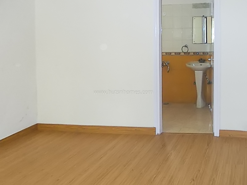 3 BHK Flat For Rent in Defence Colony