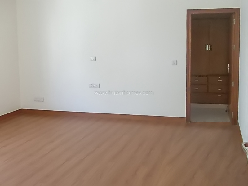 3 BHK Flat For Rent in Defence Colony