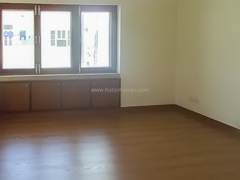3 BHK Flat For Rent in Defence Colony