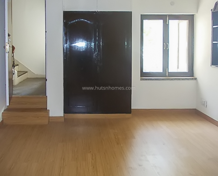 3 BHK Flat For Rent in Defence Colony