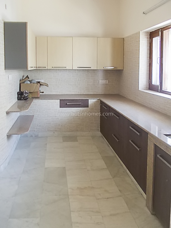 3 BHK Flat For Rent in Defence Colony