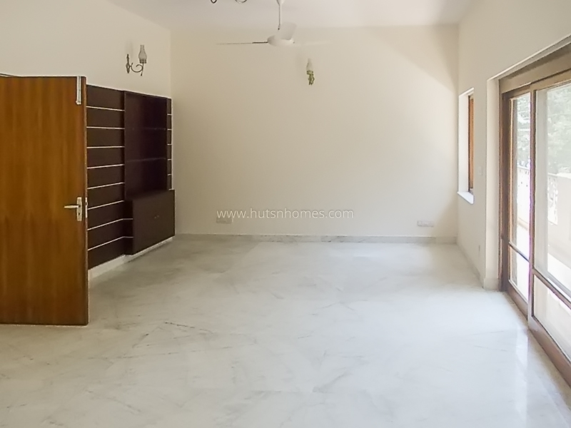 3 BHK Flat For Rent in Defence Colony