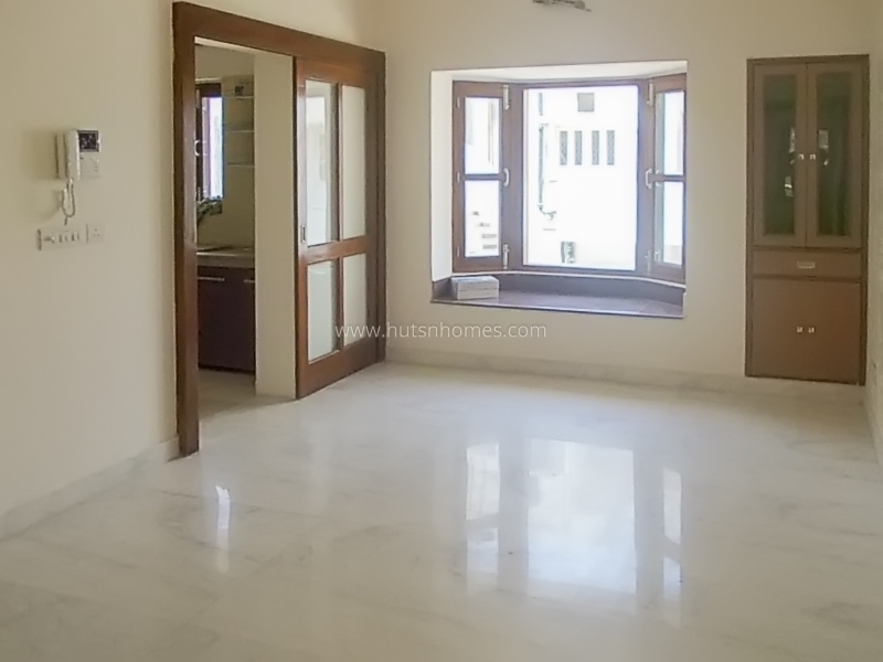 3 BHK Flat For Rent in Defence Colony