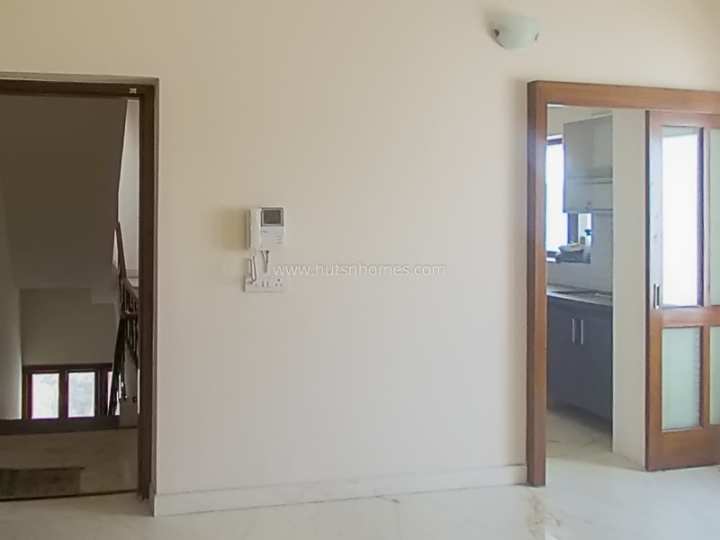 3 BHK Flat For Rent in Defence Colony