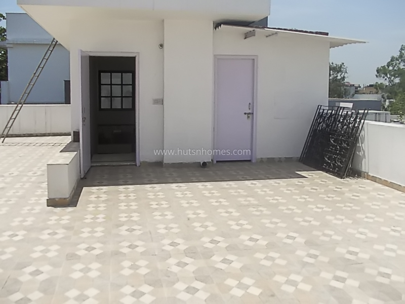 3 BHK Flat For Rent in Defence Colony