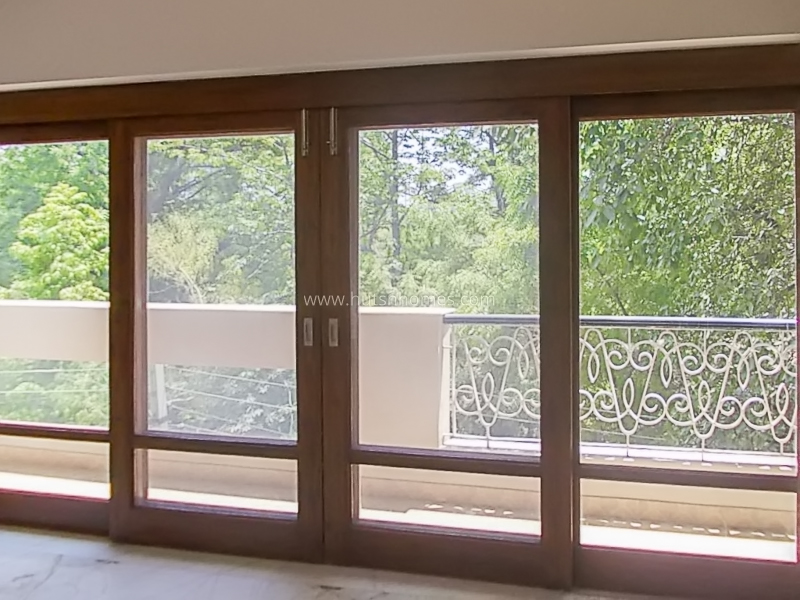 3 BHK Flat For Rent in Defence Colony