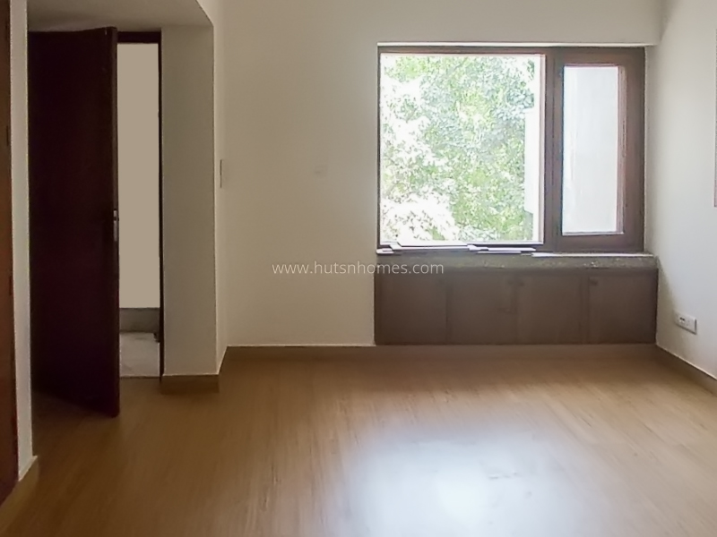 3 BHK Flat For Rent in Defence Colony