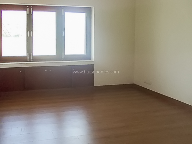 3 BHK Flat For Rent in Defence Colony