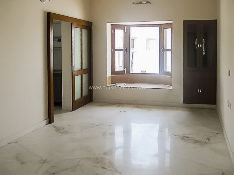 3 BHK Flat For Rent in Defence Colony