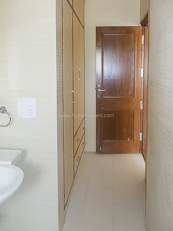 3 BHK Flat For Rent in Defence Colony