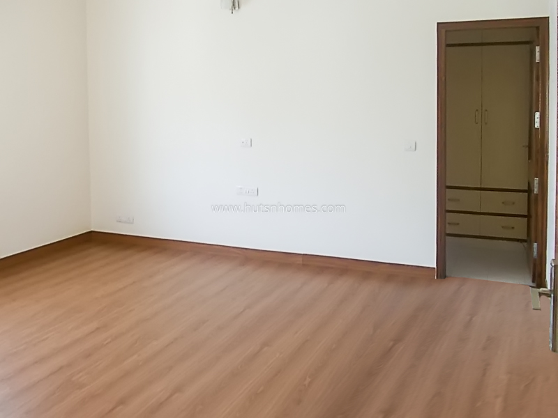 3 BHK Flat For Rent in Defence Colony