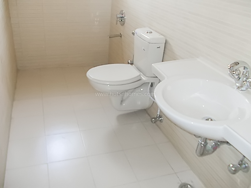 3 BHK Flat For Rent in Defence Colony