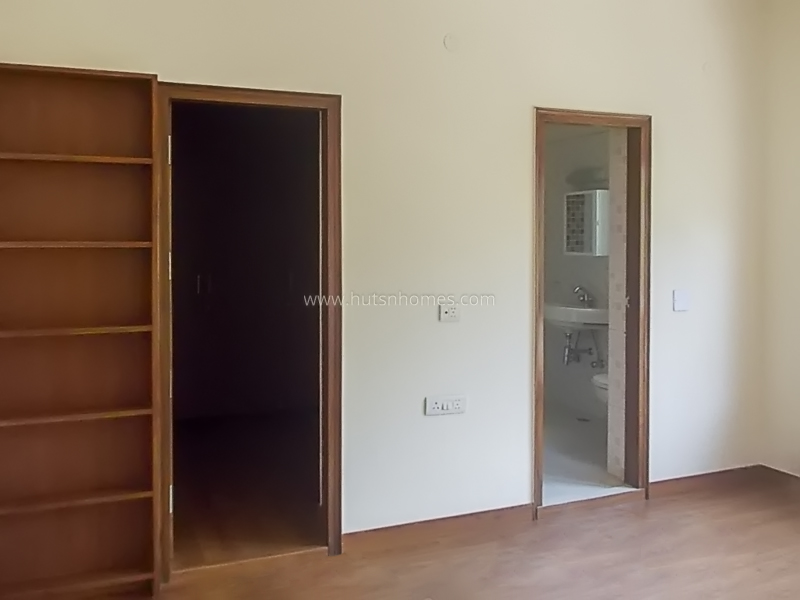 3 BHK Flat For Rent in Defence Colony