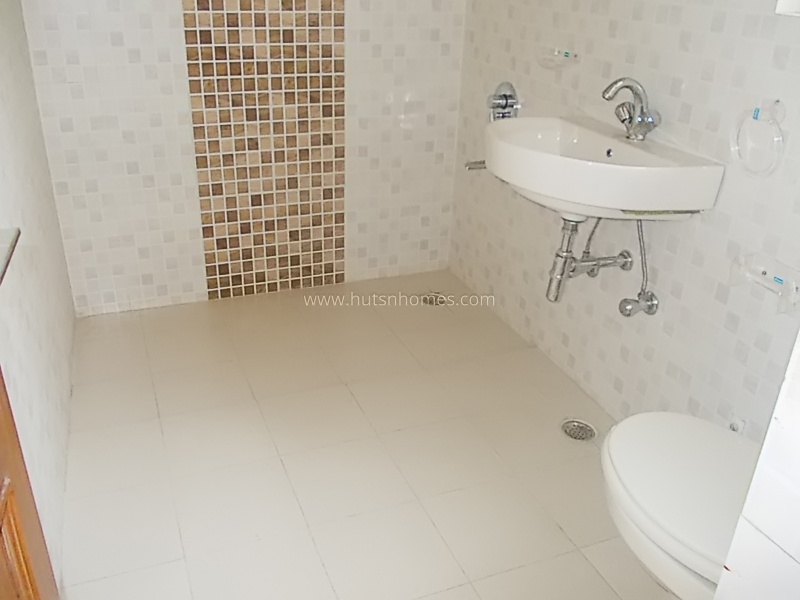 3 BHK Flat For Rent in Defence Colony