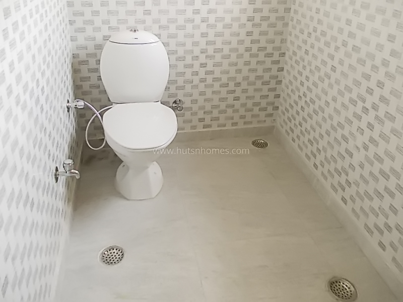 3 BHK Flat For Rent in Defence Colony