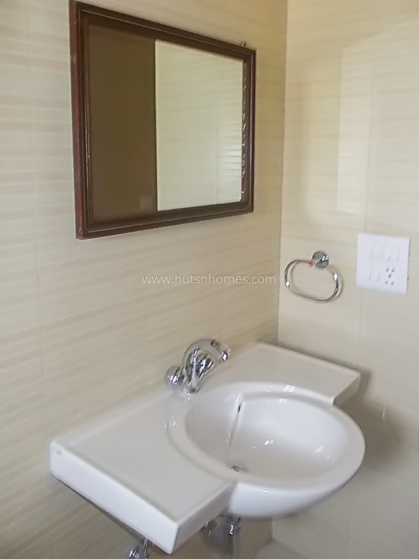 3 BHK Flat For Rent in Defence Colony