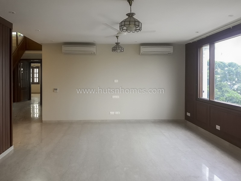 4 BHK Flat For Rent in Vasant Vihar