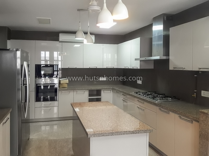 4 BHK Flat For Rent in Vasant Vihar