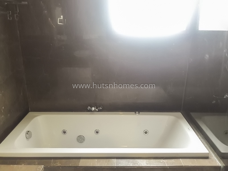 4 BHK Flat For Rent in Vasant Vihar