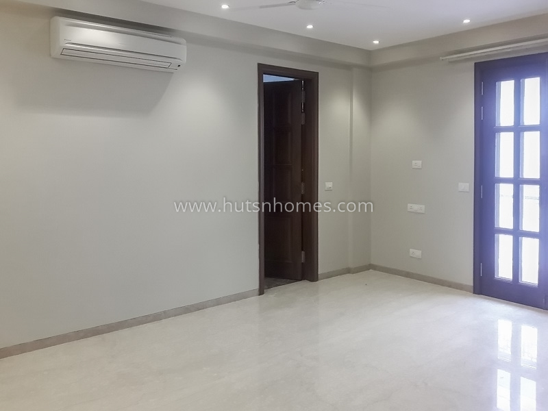 4 BHK Flat For Rent in Vasant Vihar