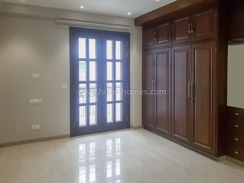 4 BHK Flat For Rent in Vasant Vihar