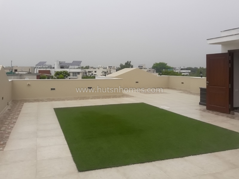 4 BHK Flat For Rent in Vasant Vihar