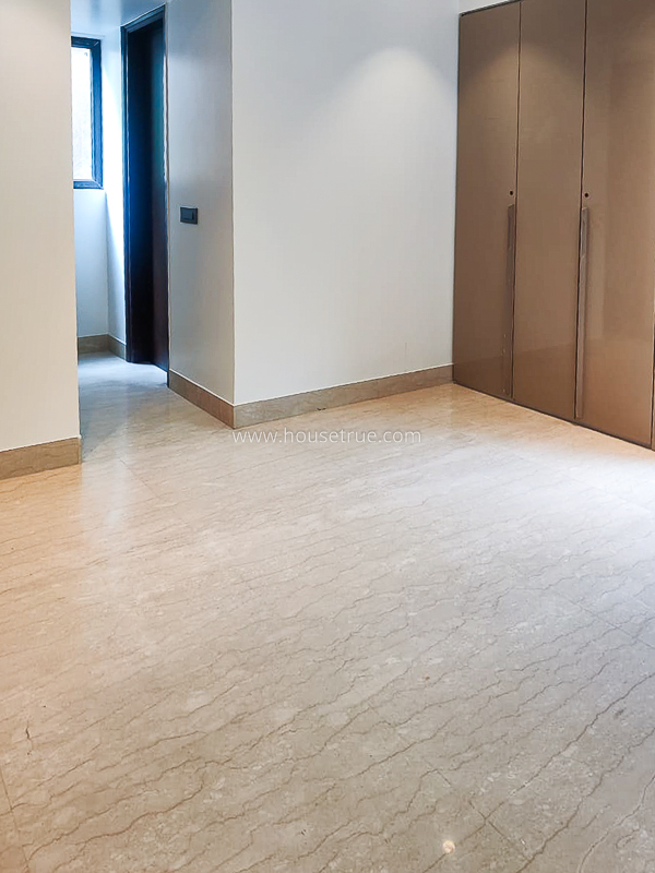 4 BHK Flat For Rent in West End Colony