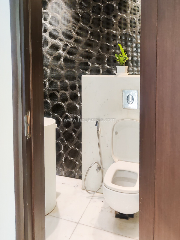 4 BHK Flat For Rent in West End Colony