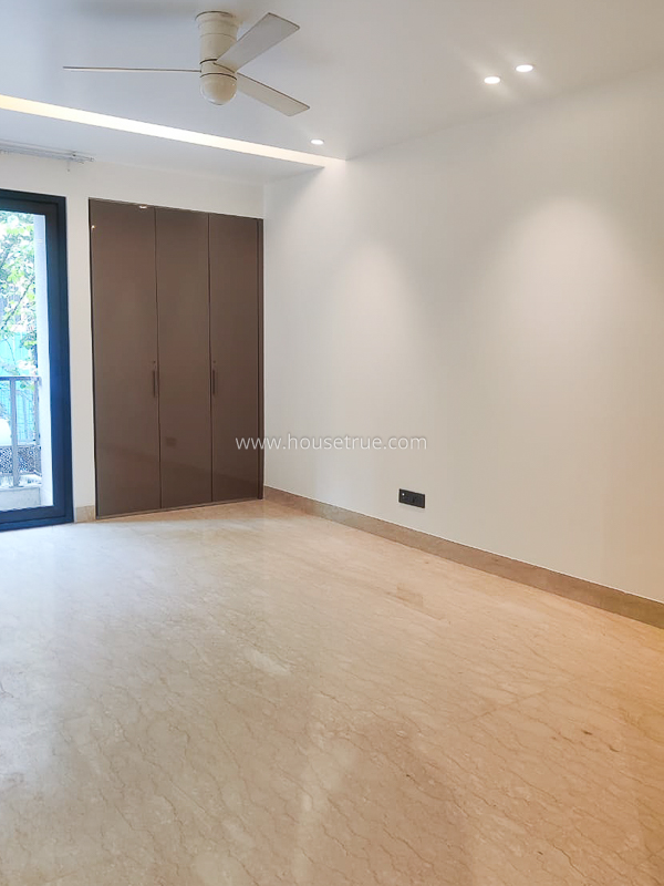 4 BHK Flat For Rent in West End Colony